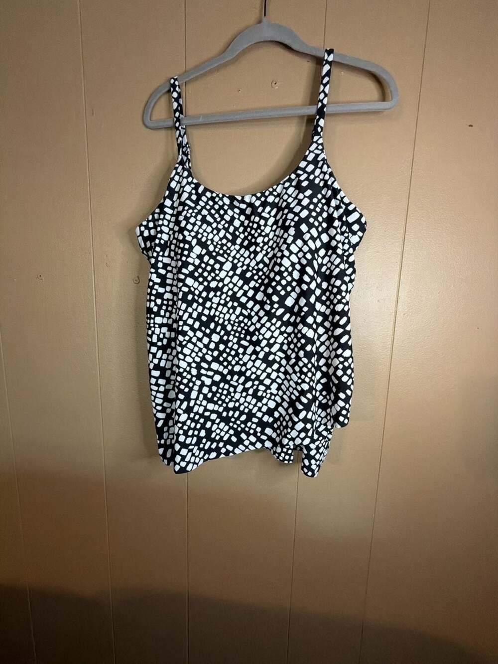 Island Escape Black and White Geometric Print Underwire Tankini Top Size 16